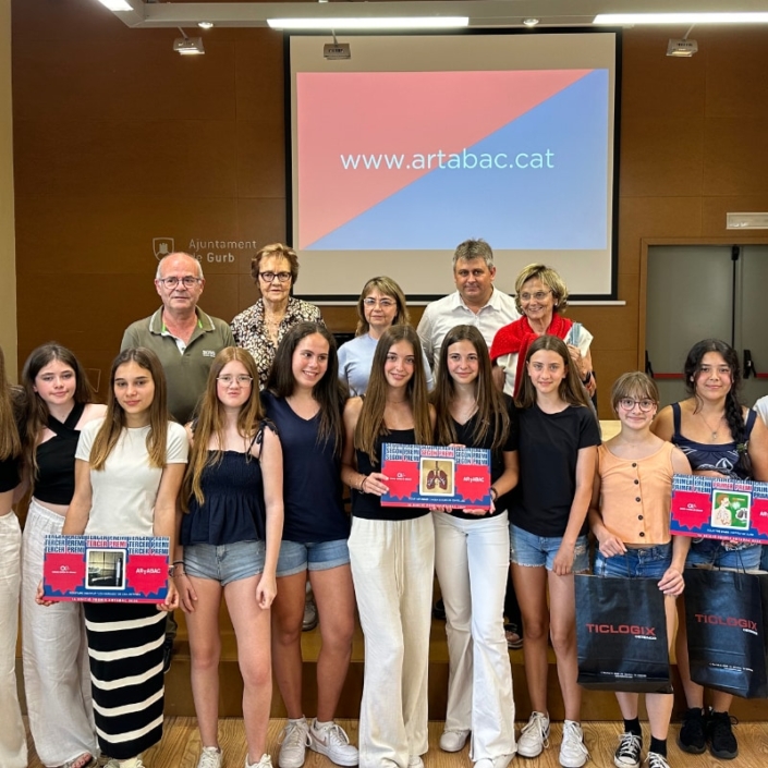 Osona Contra el Càncer entrega els premis de la primera edició del projecte ArTabac